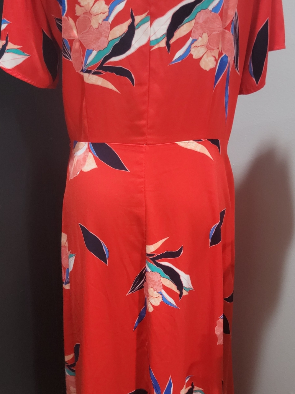 Red Floral V-Neck Midi Dress - Picture 4 of 4